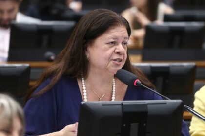 Lei amplia licença-maternidade após internações prolongadas