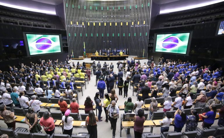 Deputados defendem políticas de proteção no Dia Internacional da Pessoa Idosa