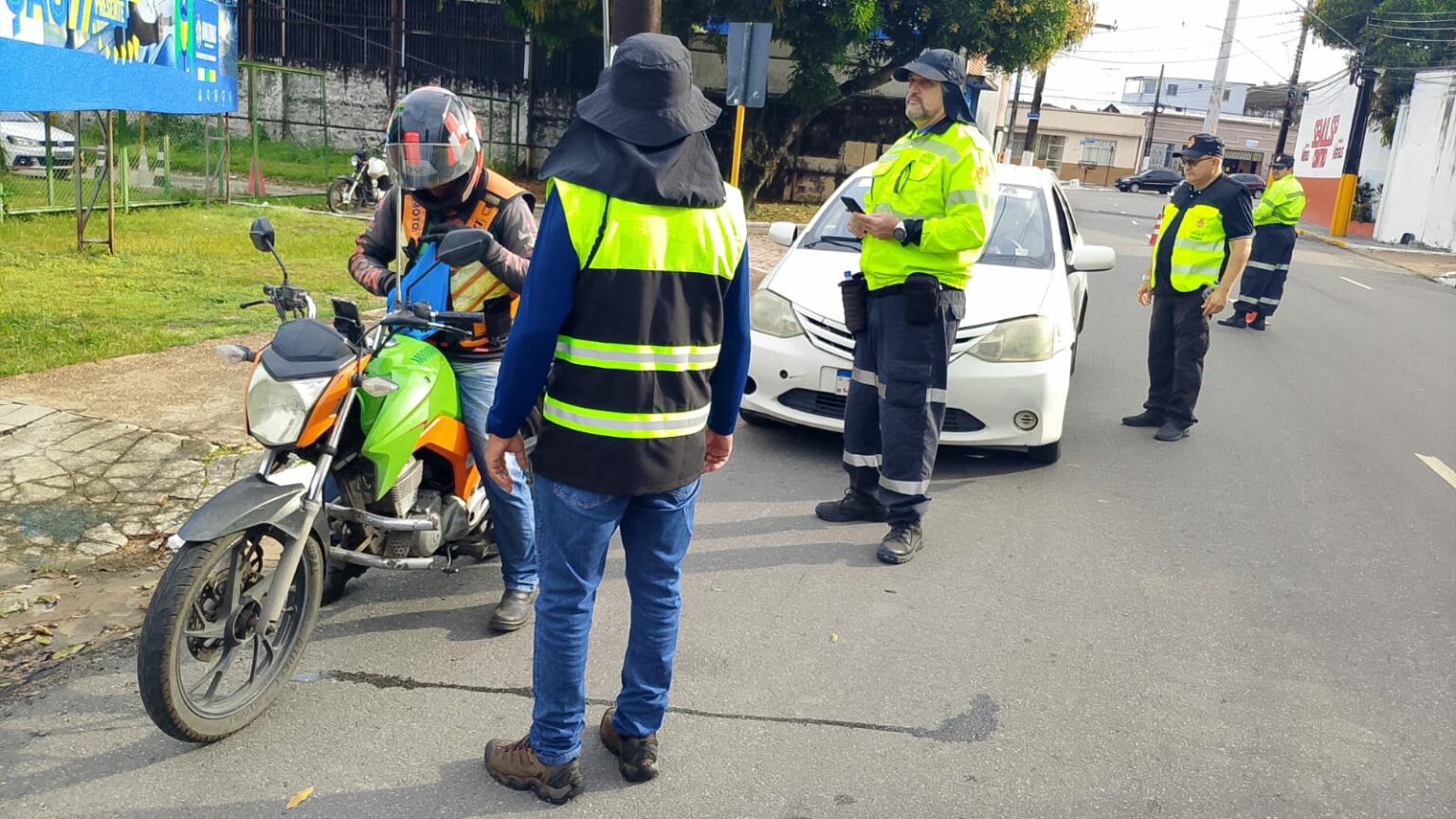Prefeitura de Manaus intensifica fiscalização no combate a transporte irregular na zona Sul