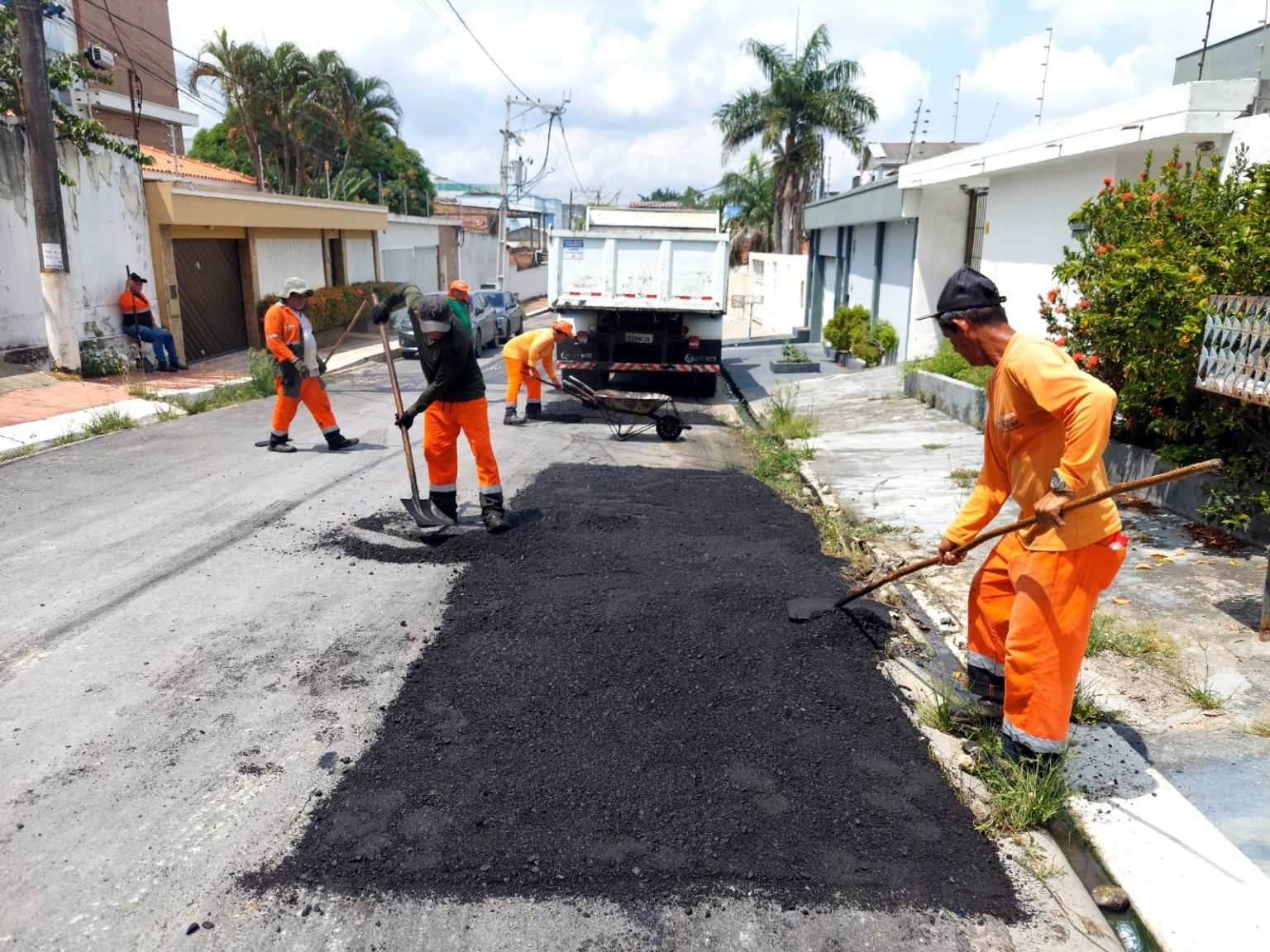 Prefeitura de Manaus revitaliza rua Carbonita e melhora mobilidade no Parque 10