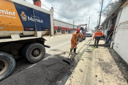 Prefeitura de Manaus atua em recuperação asfáltica da avenida Dublim e melhora mobilidade no bairro Planalto