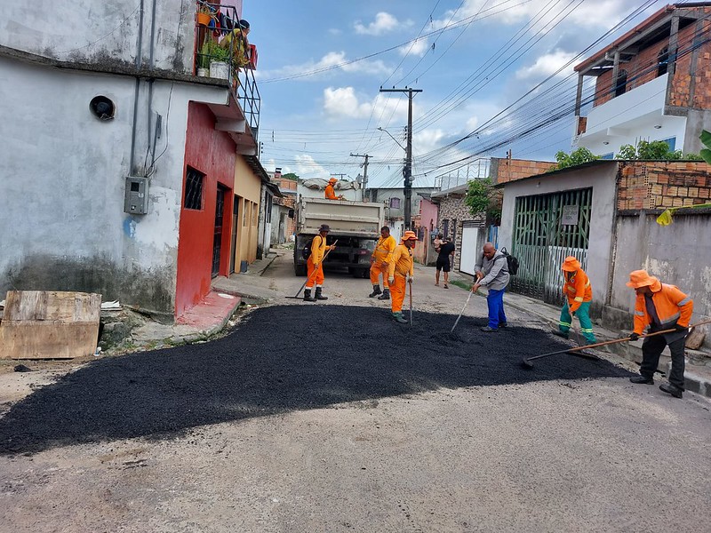 Prefeitura de Manaus reforça infraestrutura com manutenção asfáltica no bairro Zumbi dos Palmares