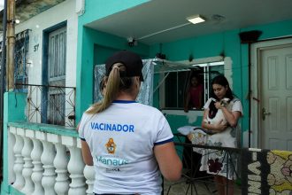 Prefeitura leva vacinação antirrábica a bairros e ruas de Manaus