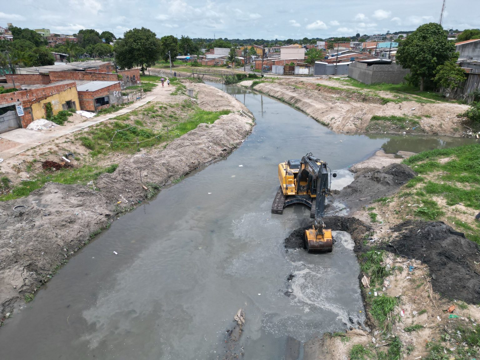 Obras de revitalização do igarapé do Mindu no Jorge Teixeira