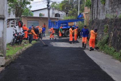 Becos do bairro Cachoeirinha recebem ações de infraestrutura