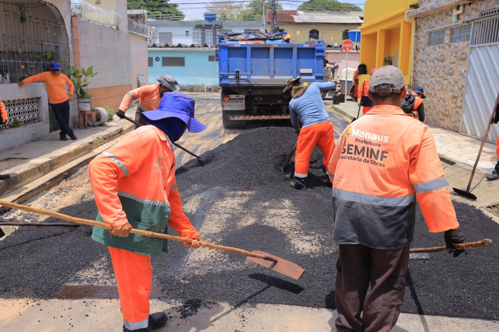 Obras de infraestrutura na rua Gersoney dos Santos