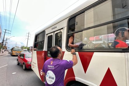 Prefeitura de Manaus realiza blitz educativa de sensibilização na zona Leste e reforça o respeito à pessoa idosa