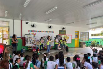 Crianças participam de bate-papo sobre educação para o trânsito