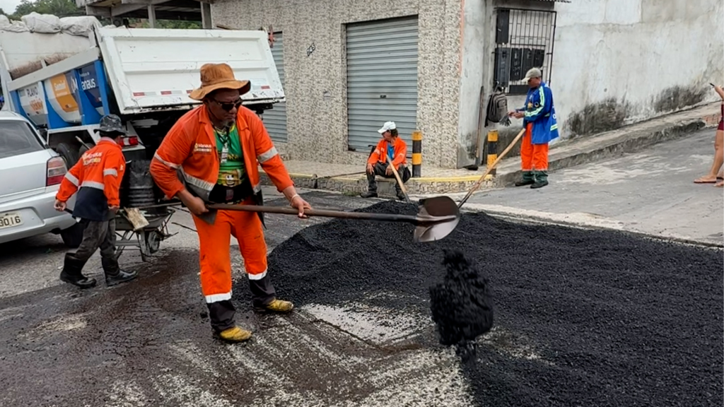 Moradores do Cidade Nova celebram a chegada do novo asfalto