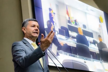 Comandante Dan leva à plenária da Aleam a barbárie das delegacias do interior