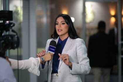 Deputada Mayra Dias denuncia superlotação, falta de medicamentos e precariedade no atendimento da FCecon