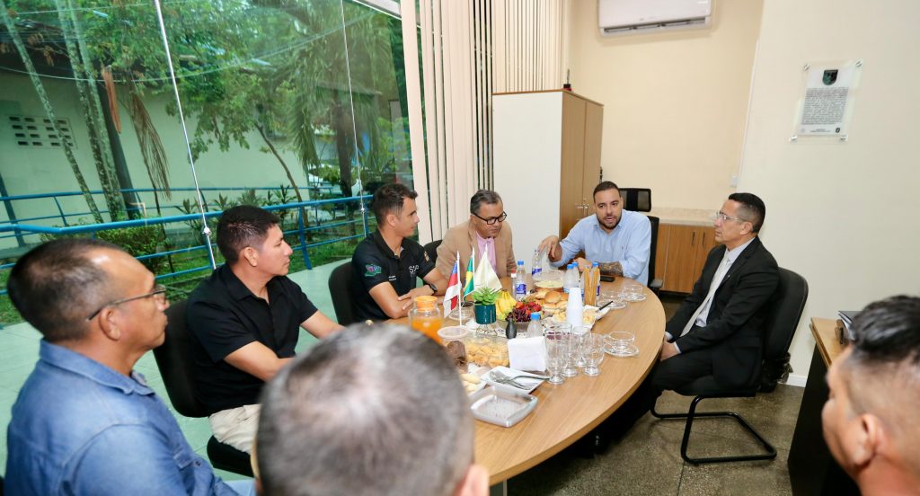 Deputado Daniel Almeida articula visita técnica da Guarda Municipal de Urucurituba à Secretaria Municipal de Segurança Pública e Defesa Social