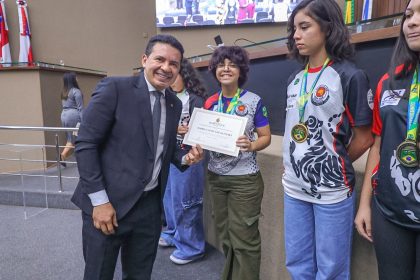 Deputado Péricles celebra conquista da equipe amazonense de karatê em etapa do Campeonato Brasileiro 2025