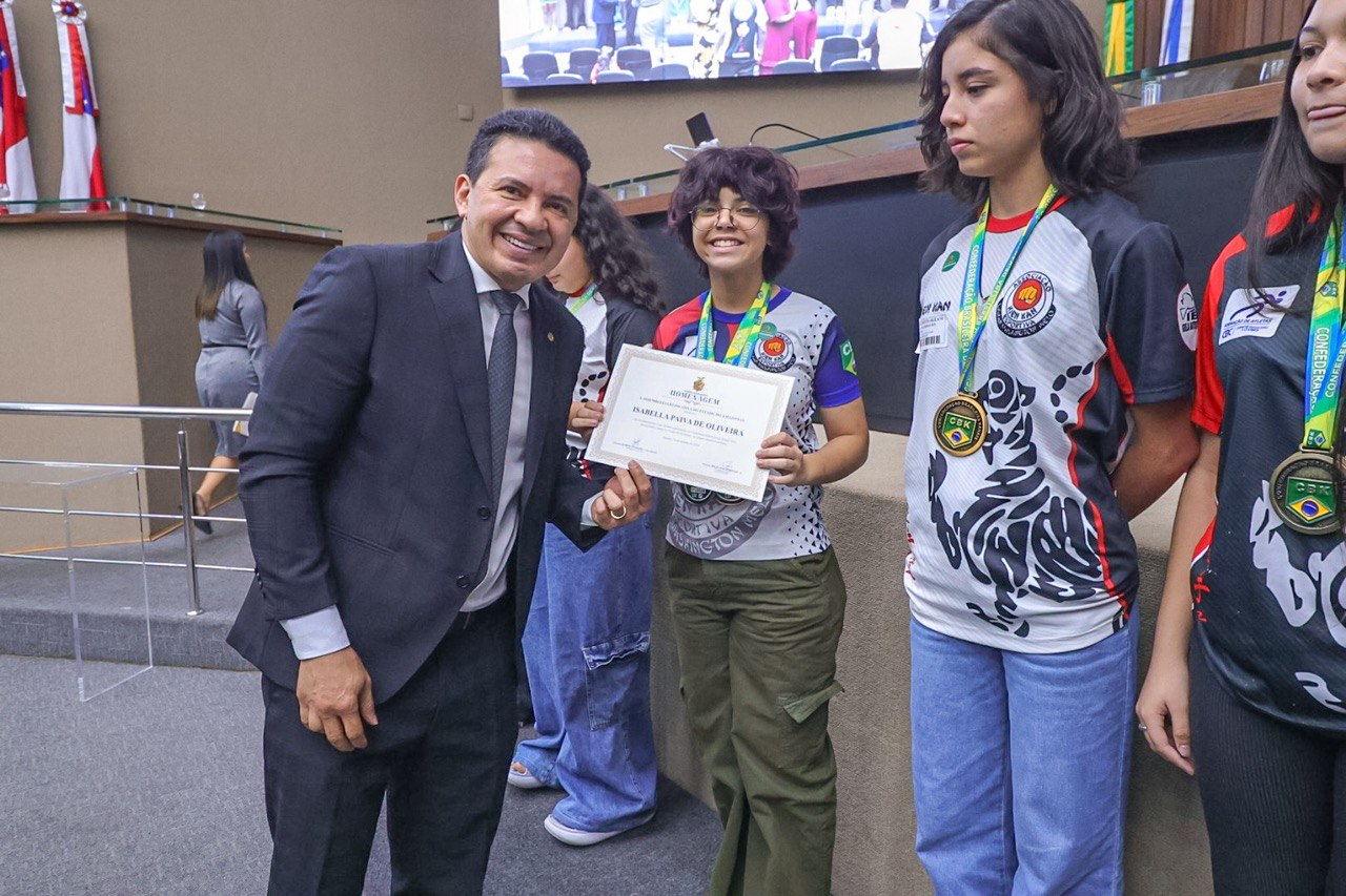 Deputado Péricles celebra conquista da equipe amazonense de karatê em etapa do Campeonato Brasileiro 2025