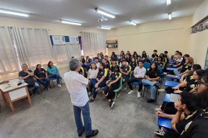 Com apoio da Fapeam, simpósio de ciência e tecnologia é realizado em escola de Manaus