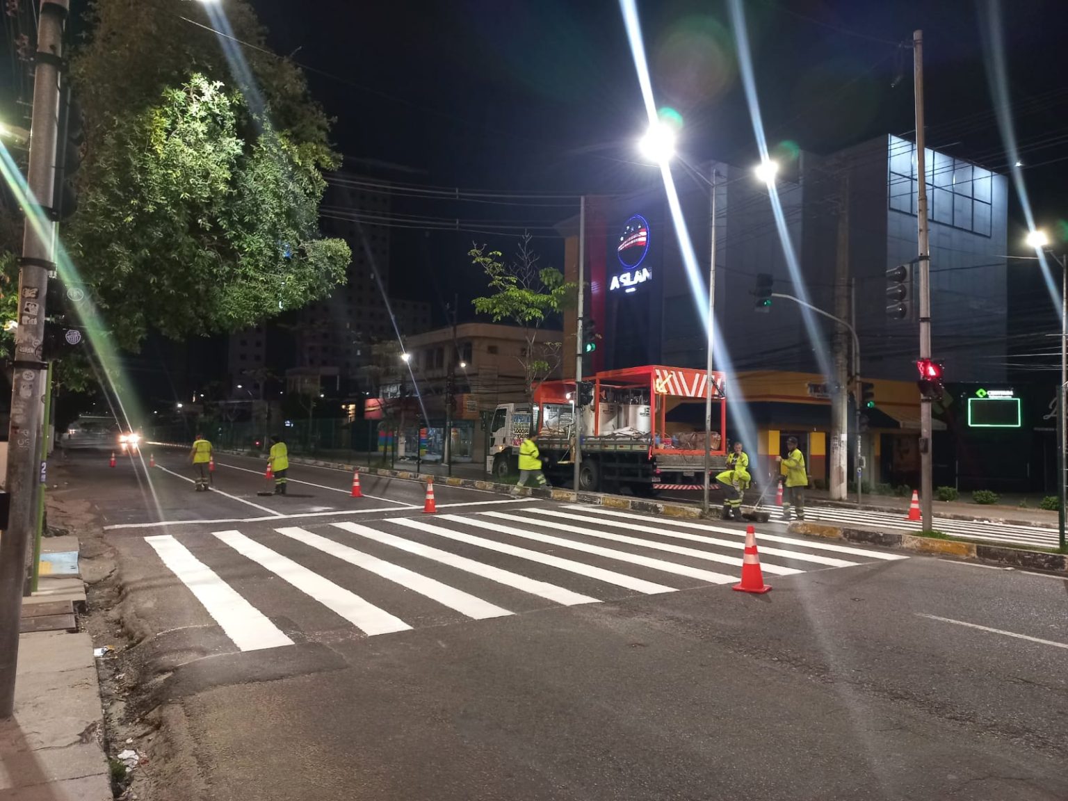 Prefeitura de Manaus amplia sinalização em vias estratégicas da capital Prefeitura de Manaus amplia sinalização em vias estratégicas da capital