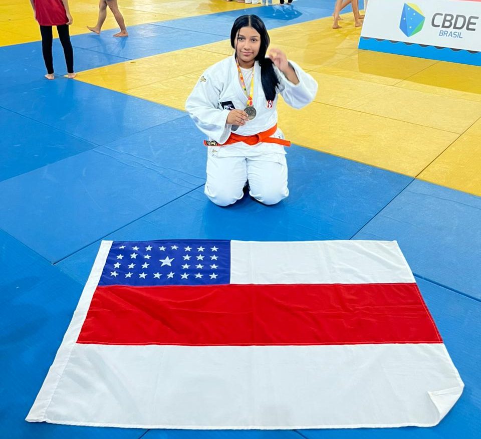 Estudantes representam Manaus nos JEBs em Uberlândia