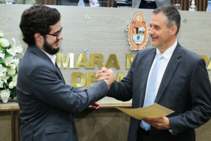 Marcelo Serafim homenageia equipe Baja por prêmios nacionais de Engenharia