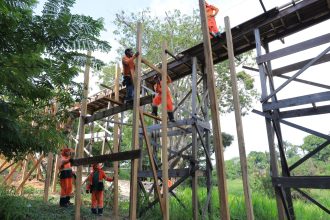 Prefeitura constrói nova ponte na comunidade Rosa Almeida