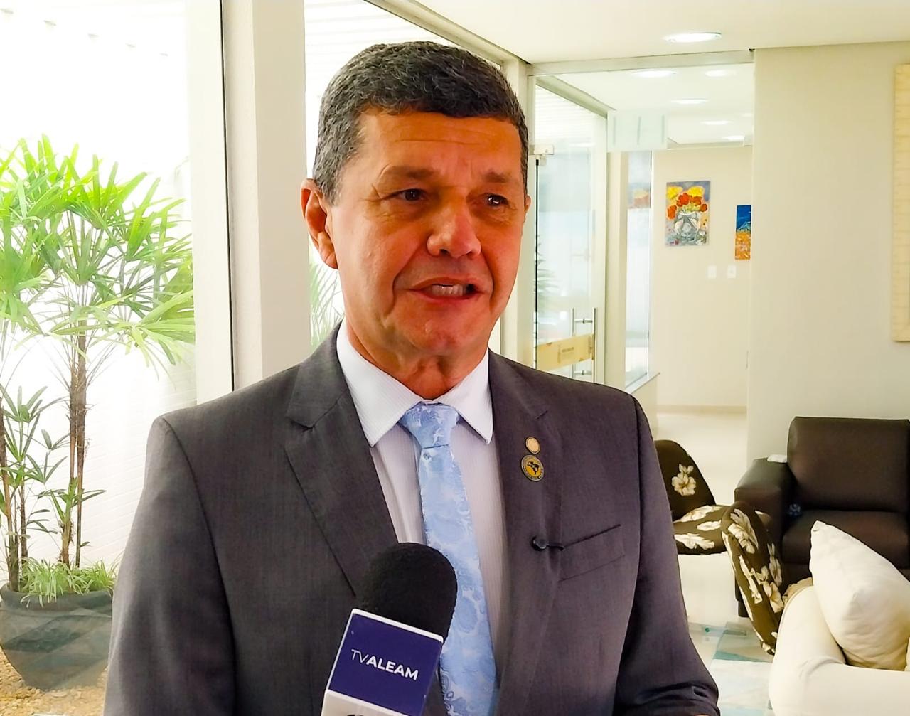 Para Comandante Dan, a melhor forma de homenagear o servidor é honrar seus direitos Para Comandante Dan, a melhor forma de homenagear o servidor é honrar seus direitos