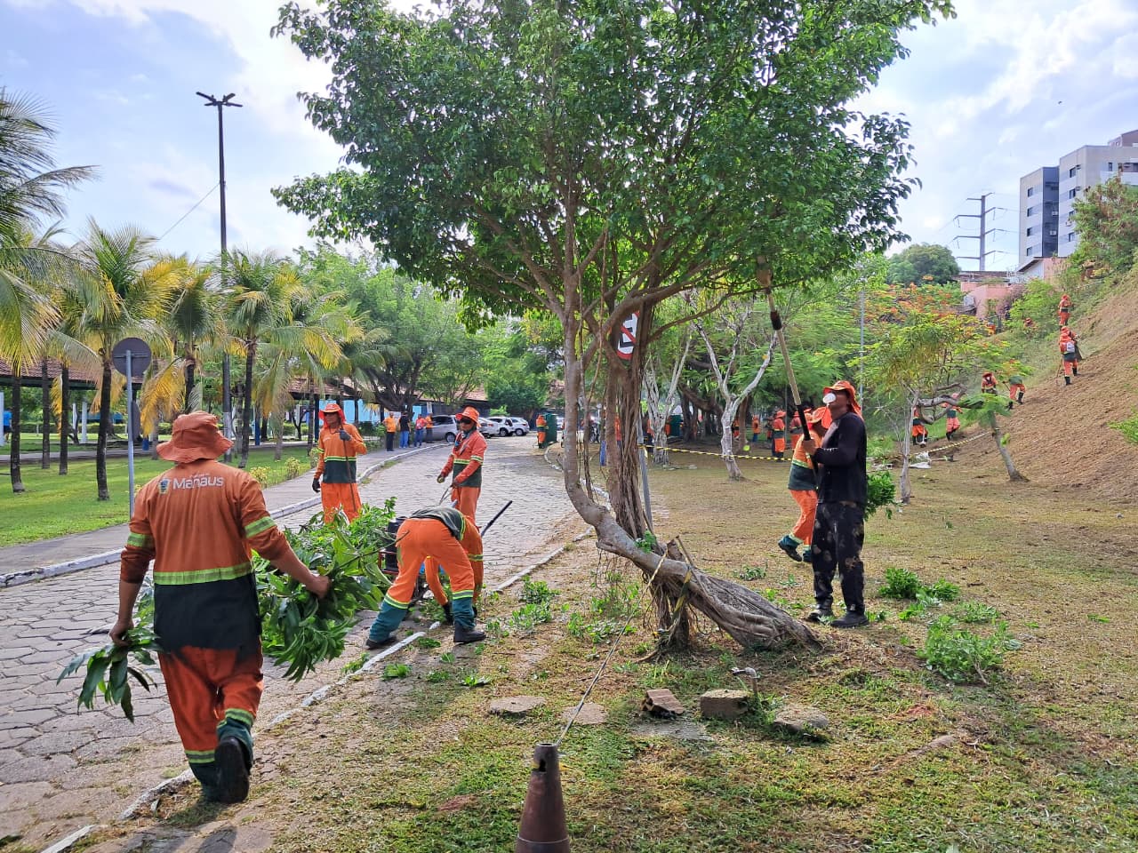 Prefeitura realiza mega ação de limpeza no Parque do Idoso