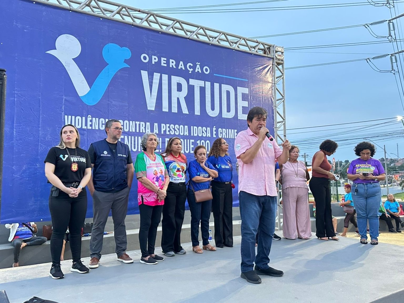 Prefeitura realiza ato público em defesa da pessoa idosa