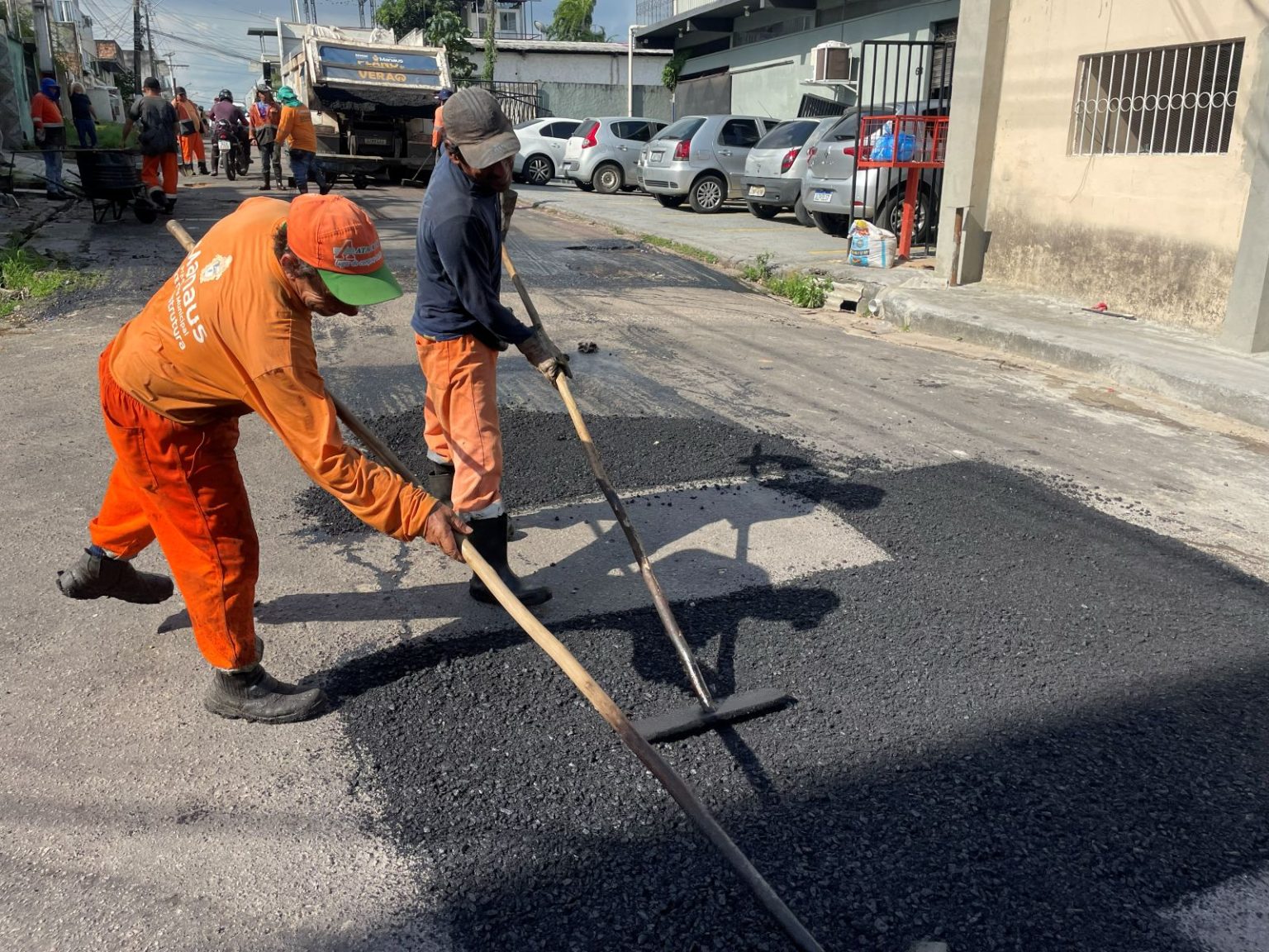 Prefeitura de Manaus recupera via no bairro Raiz