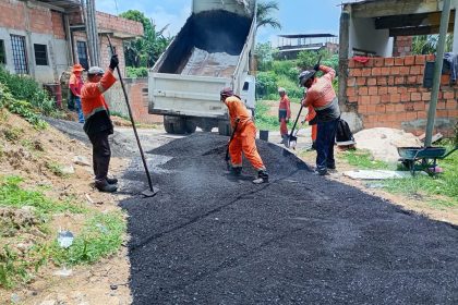 Prefeitura transforma ruas do bairro Flores com nova pavimentação