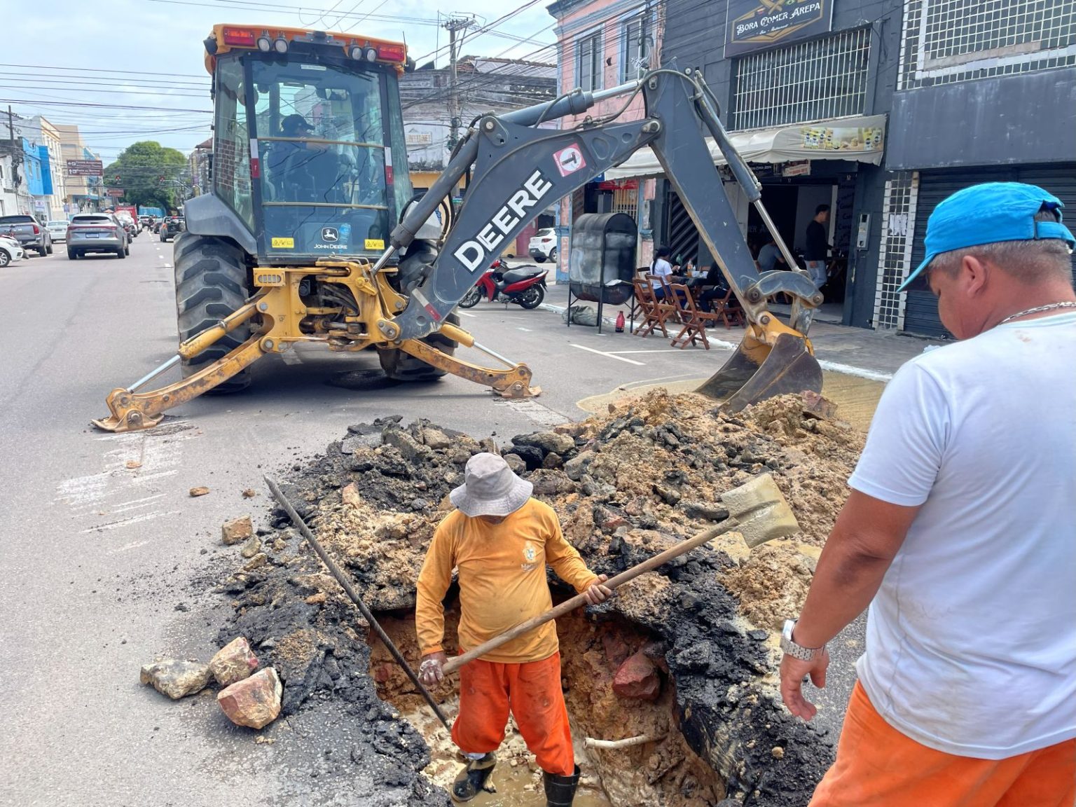 Prefeitura realiza intervenção emergencial na rua Luiz Antony