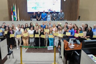 Rosivaldo Cordovil homenageia profissionais da cidade pela passagem do Dia do Dentista – Câmara Municipal de Manaus Rosivaldo Cordovil homenageia profissionais da cidade pela passagem do Dia do Dentista – Câmara Municipal de Manaus