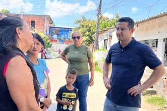Saimon Bessa acompanha moradores afetados pelas chuvas na Zona Leste de Manaus