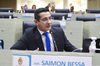 Saimon Bessa homenageia professores e reforça compromisso com a valorização da educação em Manaus