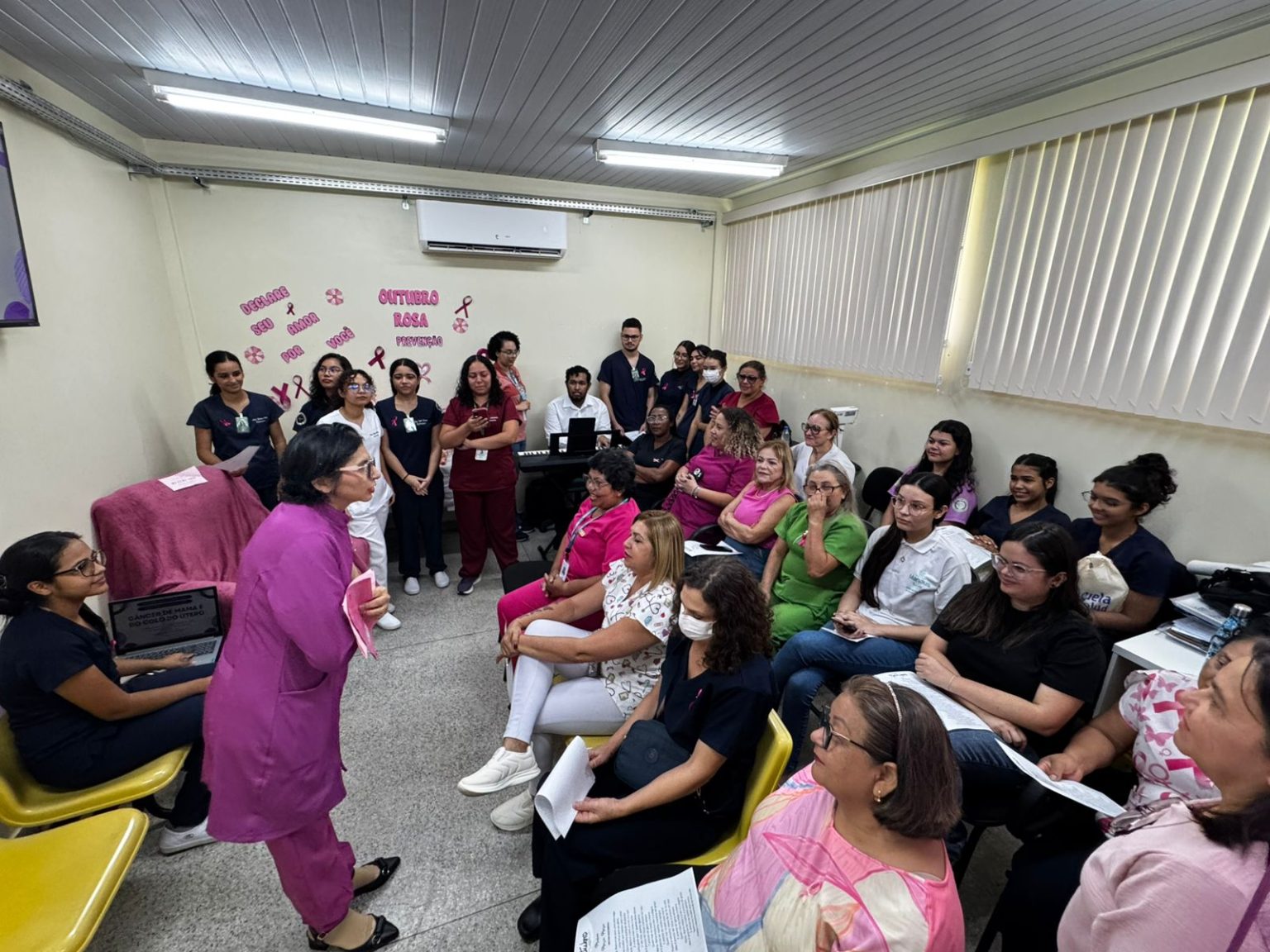 Maternidade Moura Tapajóz destaca formas de prevenção e diagnóstico precoce em evento alusivo ao ‘Outubro Rosa’