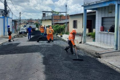 Obras de recuperação asfáltica no bairro Tancredo Neves
