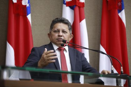 Sinésio Campos defende soberania do Brasil e elogia diálogo diplomático entre Lula e Trump