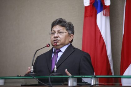 Sinésio Campos parabeniza professores e defende mais investimentos na educação após Amazonas ficar em último lugar no Enem