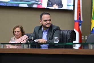 Aldenor Lima prestigia entrega do Título de Cidadã do Amazonas à secretária Renata Queiroz Pinto