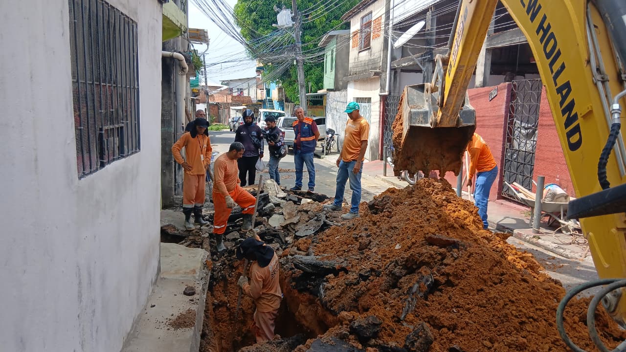 Prefeitura de Manaus realiza manutenção de rede de drenagem profunda no bairro Compensa 2