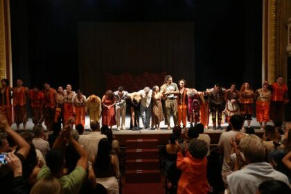 Espetáculo ‘Esse Canto Dança’ propõe viagem lúdica e reflexiva para crianças no palco do Teatro Amazonas