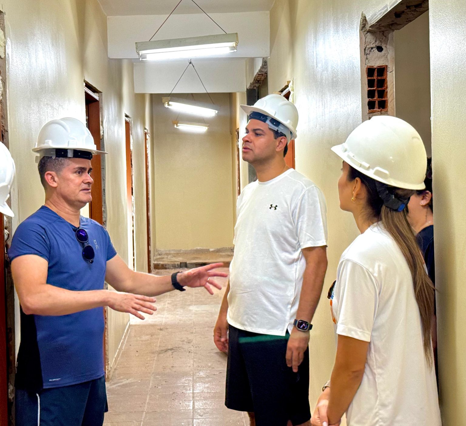 Prefeito David Almeida vistoria obras do Centro Pop, Casa de Passagem e Cras do Mutirão em Manaus