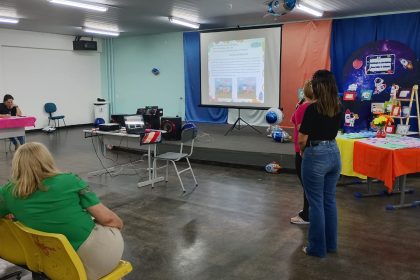 Educadores recontam histórias do cotidiano