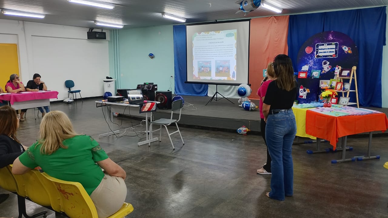 Educadores recontam histórias do cotidiano
