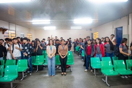 Sejusc realiza palestra sobre violência contra a mulher para alunos de escola na zona norte