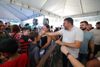 Governador Wilson Lima leva Governo Presente edição especial do Dia das Crianças à zona norte, com entrega de brinquedos e serviços de saúde
