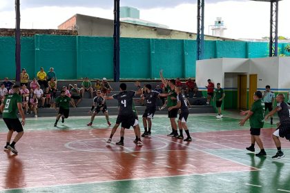 Mais de 130 servidores da Semed participam da final de handebol do Jiss 2025