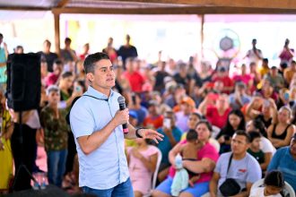Prefeito David Almeida garante regularização fundiária