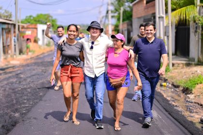 Prefeito David Almeida vistoria obras de asfaltamento