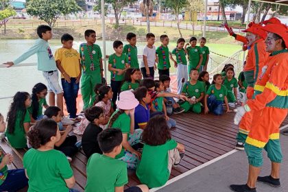 Prefeitura de Manaus promove aula prática de sustentabilidade para alunos da escola João Crisóstomo