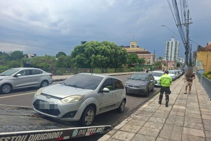 Prefeitura intensifica operação ‘Sucata’ e remove veículo irregular sobre ponte em Manaus