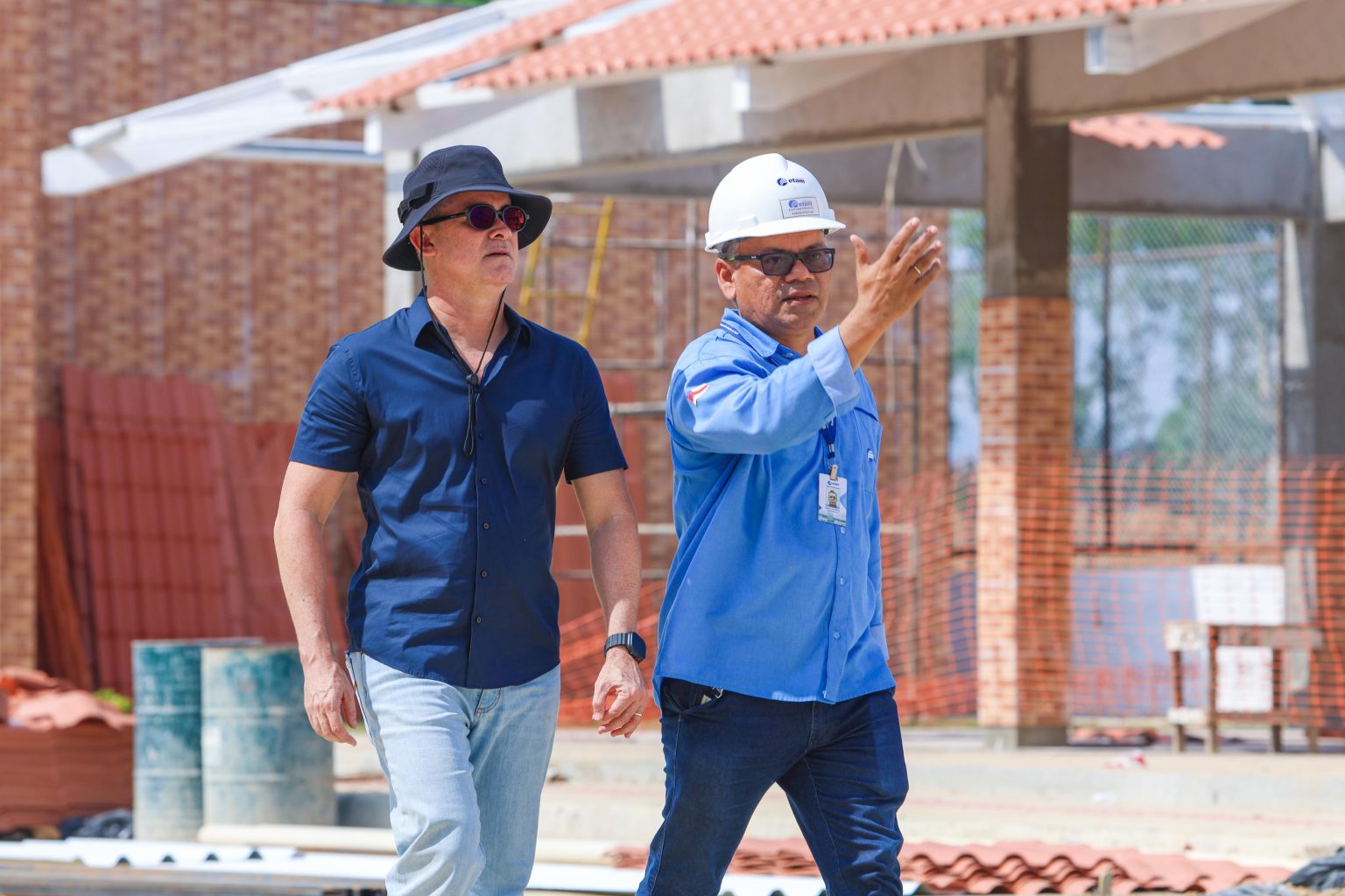 David Almeida acompanha obras do residencial